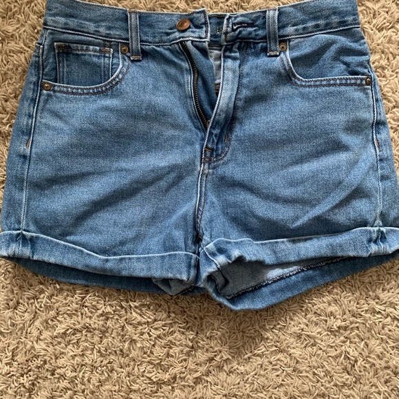 Jean shorts LIKE NEW - Picture 1 of 2